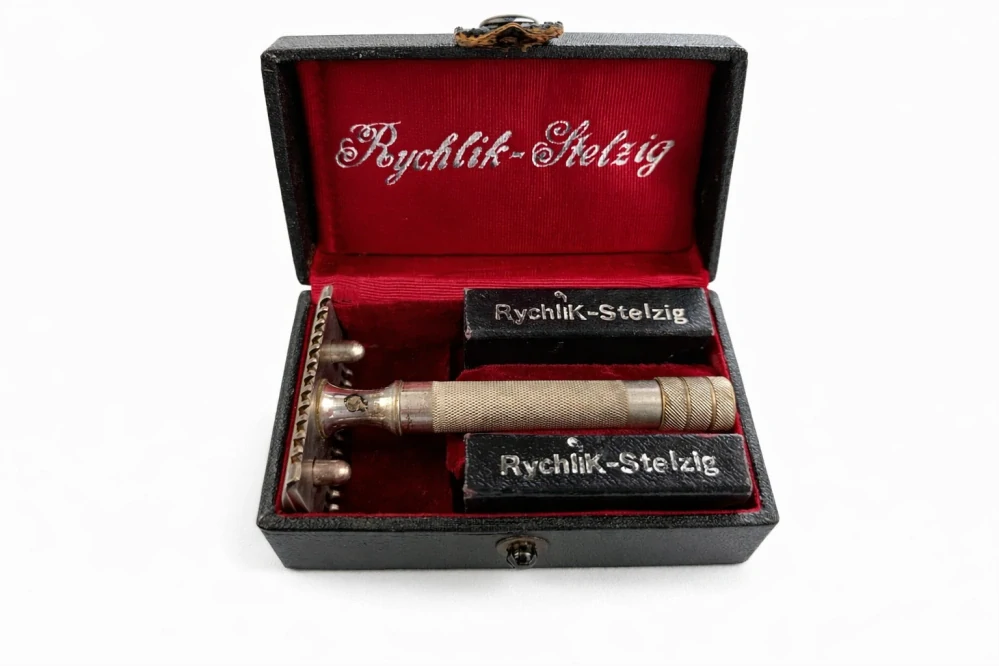 Rychlík–Stelzig – Dvoučepový bezpečnostní holicí strojek, Praha, Československo, cca 1925–1938