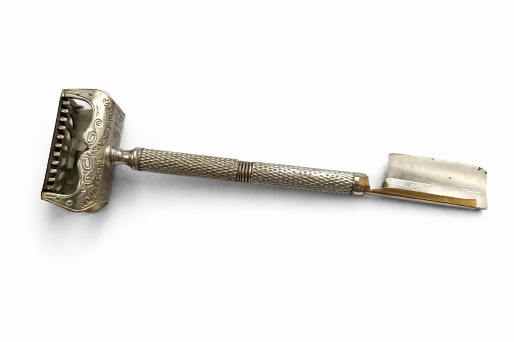 COMFORT „Rasiraparat“ – bezpečnostní holicí strojek  Německo, cca 1910–1925