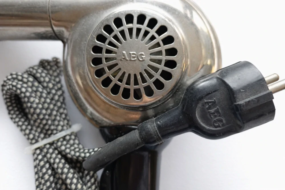 Elektrický vysoušeč vlasů AEG – ruční fén, Německo, přibližně 50.–60. léta 20. století