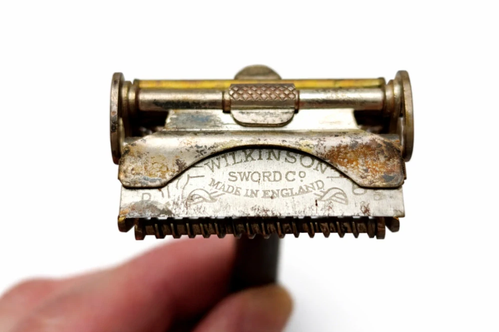 Wilkinson sword „empire model“ – kompletní historická holicí souprava v dřevěné etui – Anglie, cca 1930–1950