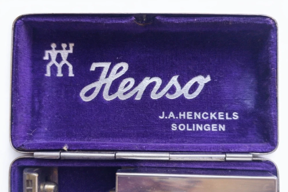 Holicí strojek v cestovní sadě – J. A. Henckels, Solingen, Německo, přibližně 1930–1950