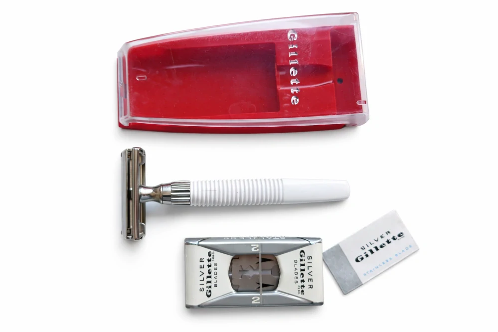 Holicí strojek Gillette (bezpečnostní strojek) – Anglie, cca 1960–1975