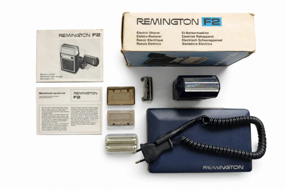 Remington F2 elektrický holicí strojek (70. léta) – kompletní sada s originálním balením, Tuzex doklad 1979