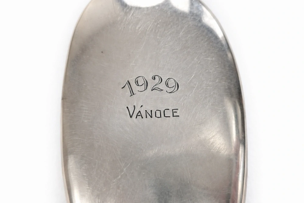 Stříbrný kartáč z toaletní soupravy - Vánoce 1929