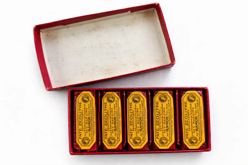 PÂTE ZÉOLITHE – francouzská brusná pasta na břitvy (cca 1880–1920)