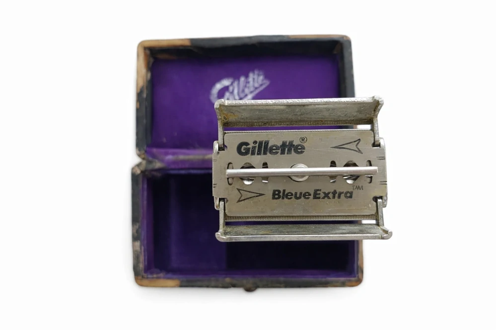 Bezpečnostní holicí strojek Gillette s originálním pouzdrem