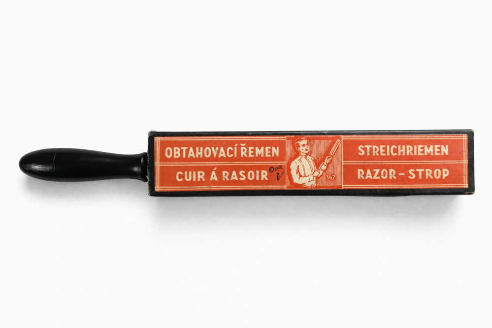 Obtahovací řemen na břitvu (Razor Strop), střední Evropa, cca 1930–1950