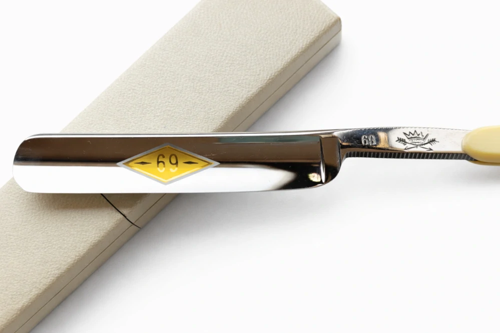 Nepoužitá holicí břitva „Superior – Best Silver Steel – Solingen – Model 69“