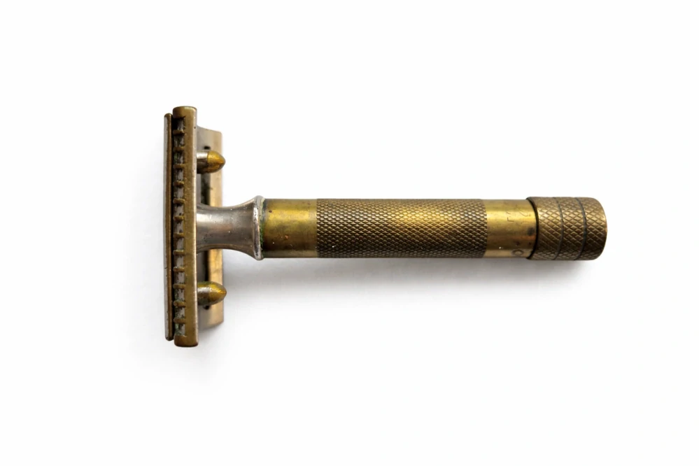Holicí strojek v cestovní sadě – J. A. Henckels, Solingen, Německo, přibližně 1930–1950