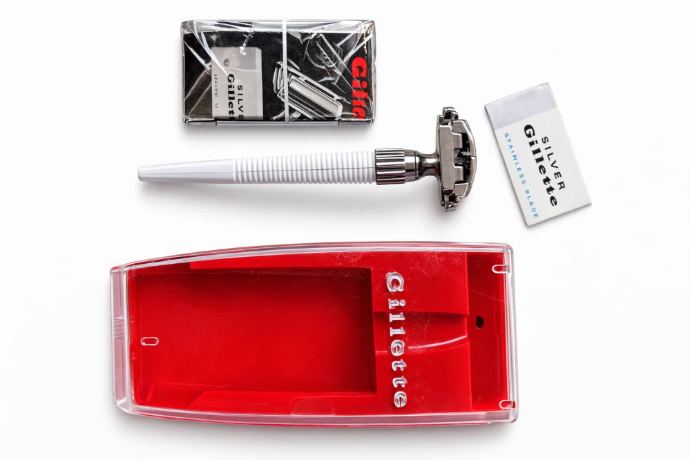 Holicí strojek Gillette (bezpečnostní strojek) – Anglie, cca 1960–1975