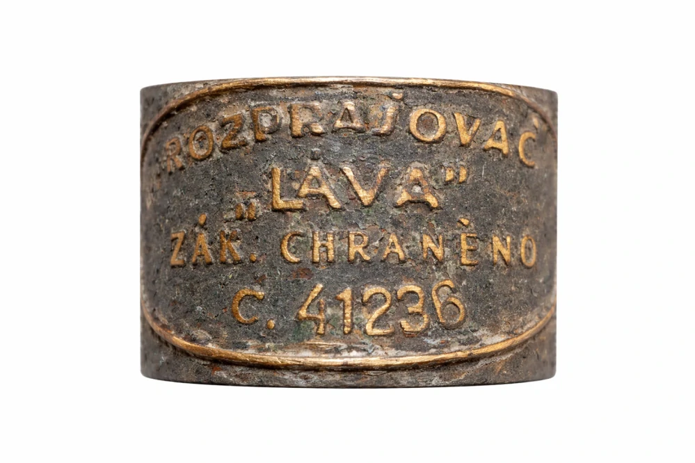 Rozprašovač parfému „LÁVA“ – holičský atomizér (cca 1900–1925)