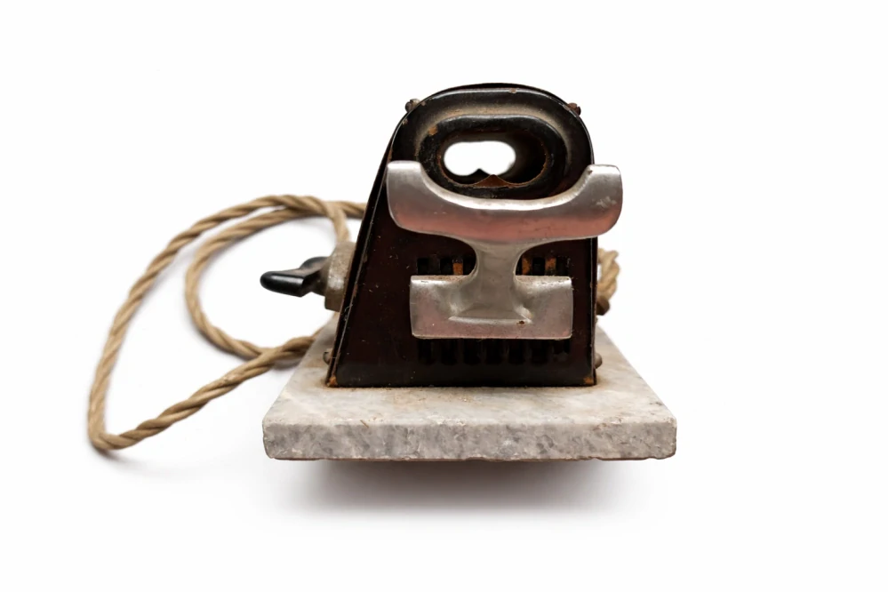 Historický elektrický nahřívač kulmovacích kleští ELEKTRO-RULÍKON II, Československo, cca 1930–1945.