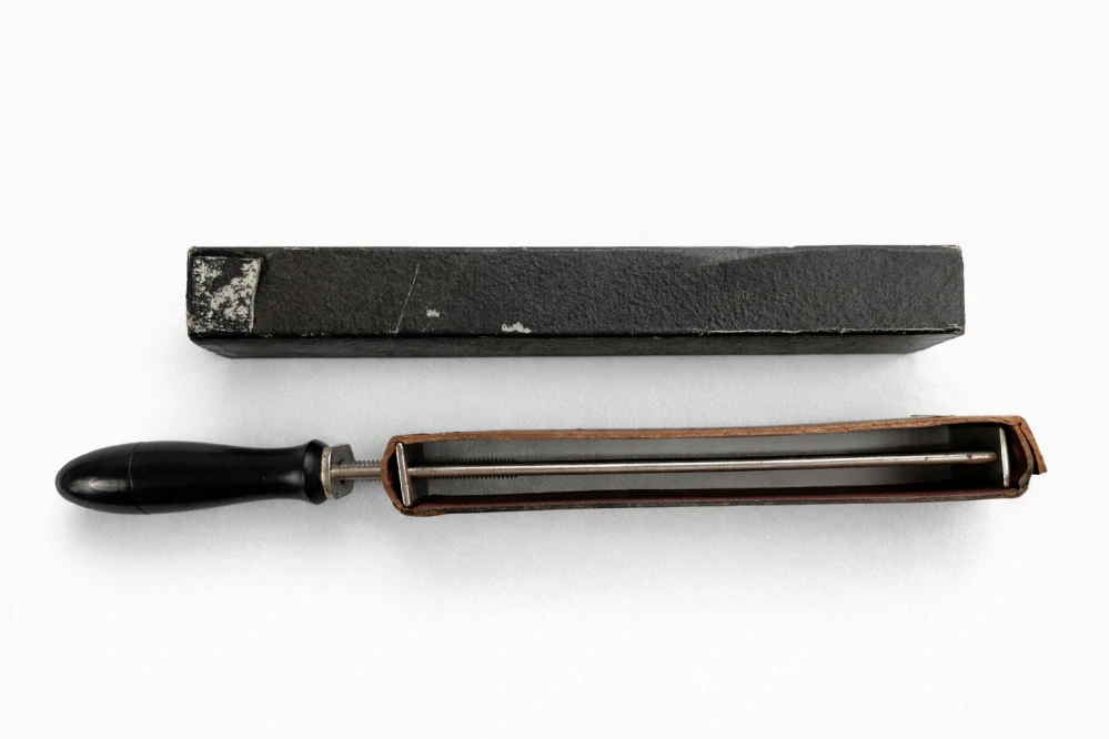 Obtahovací řemen na břitvu (Razor Strop), střední Evropa, cca 1930–1950