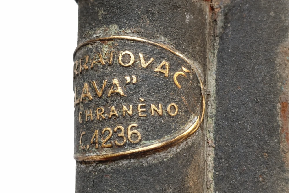 Rozprašovač parfému „LÁVA“ – holičský atomizér (cca 1900–1925)