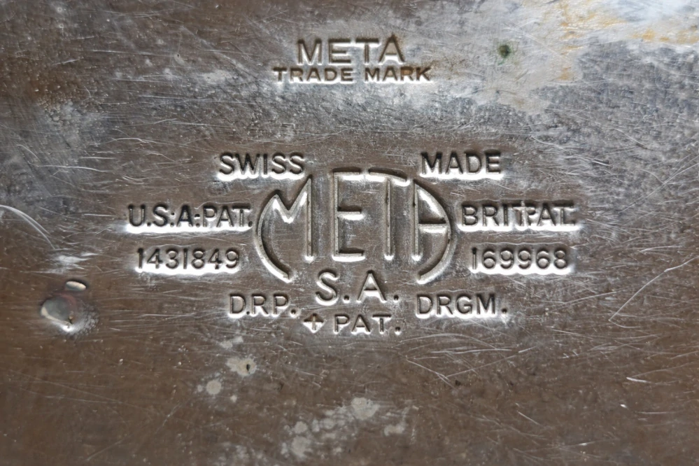 Starožitná cestovní kulma META (Swiss Made) s kovovým ohřívačem – patentovaný vlasový nástroj, D.R.G.M., 1. polovina 20. století