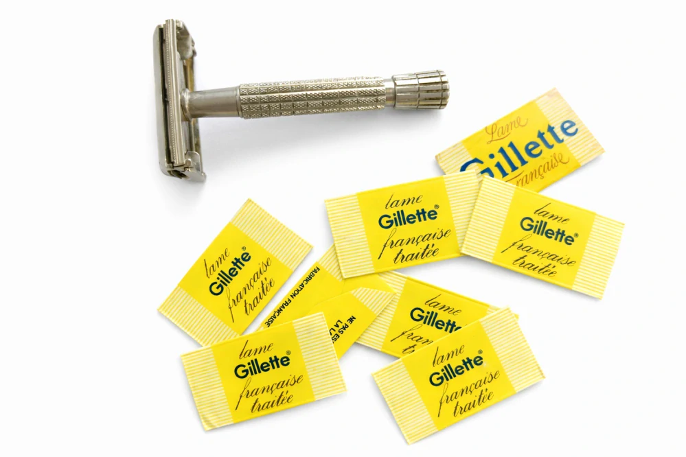 Bezpečnostní holicí strojek Gillette s originálním pouzdrem