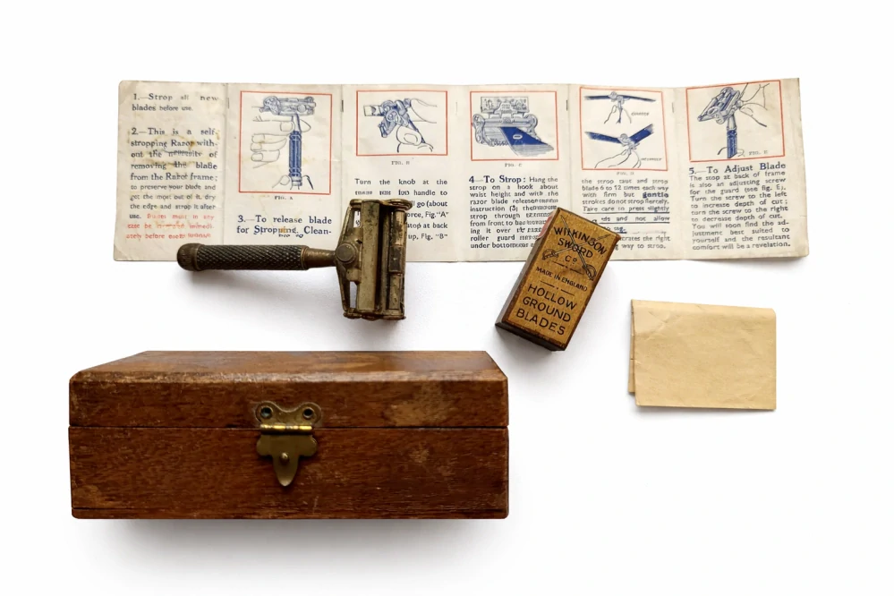 Wilkinson sword „empire model“ – kompletní historická holicí souprava v dřevěné etui – Anglie, cca 1930–1950
