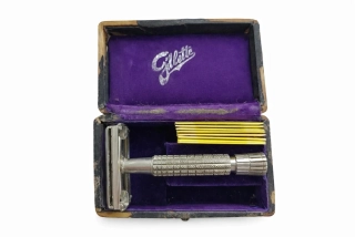 Bezpečnostní holicí strojek Gillette s originálním pouzdrem