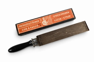 Obtahovací řemen na břitvu (Razor Strop), střední Evropa, cca 1930–1950