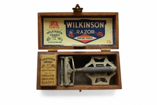 Wilkinson sword „empire model“ – kompletní historická holicí souprava v dřevěné etui – Anglie, cca 1930–1950