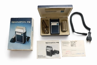 Remington F2 elektrický holicí strojek (70. léta) – kompletní sada s originálním balením, Tuzex doklad 1979