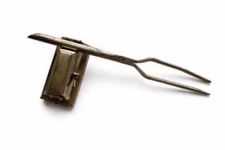 Starožitná cestovní kulma META (Swiss Made) s kovovým ohřívačem – patentovaný vlasový nástroj, D.R.G.M., 1. polovina 20. století